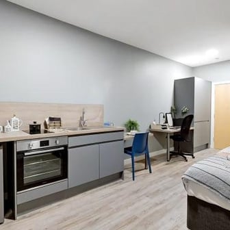 Large Studio - Image 7