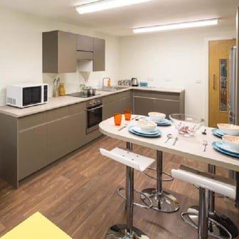 Premium Ensuite 4 Bed Cluster - Image 3