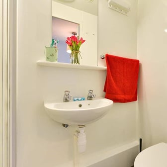 Silver Ensuite - Image 4