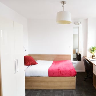 Silver Ensuite - Image 2