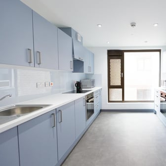 Silver Ensuite - Image 4