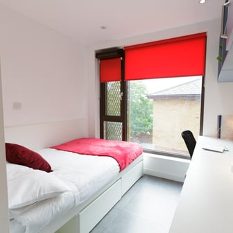Silver En-suite (High Fl) - Image 1