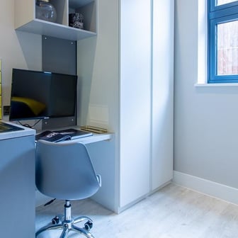 Bronze Accessible Studio - Image 4