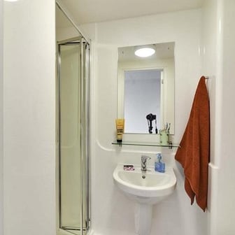 Bronze Ensuite - Image 5