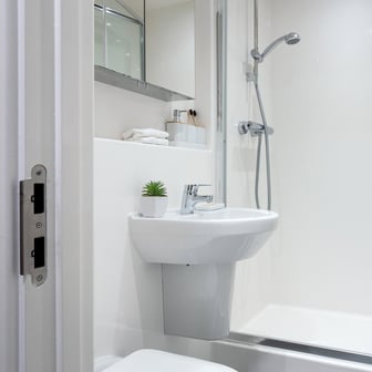 Gold En Suite (Lower Floors) - Image 4