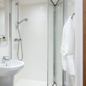 Gold En Suite (Mid Floors) - Image 4