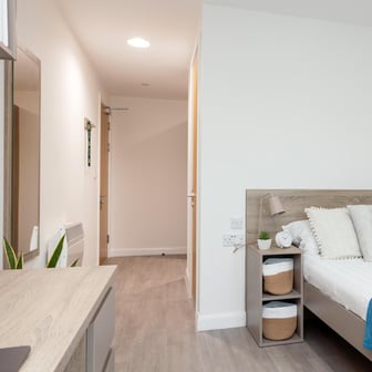 Gold En Suite (Mid Floors) - Image 1