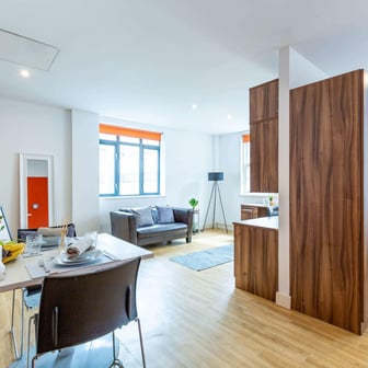 One Bed Apartment - Image 7