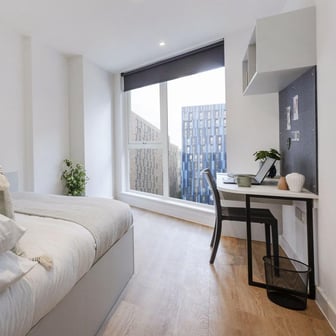 Deluxe Ensuite - Image 2