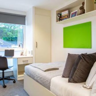 Deluxe Ensuite - Image 1