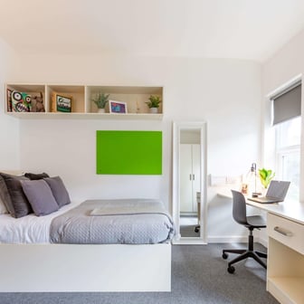 Room in Three Bed Apartment - Image 5
