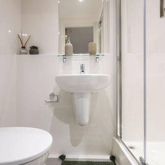 Deluxe Ensuite - Image 3