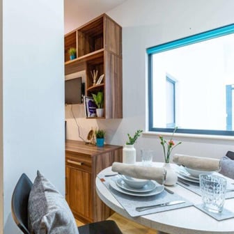 Deluxe Studio with Bath - Image 4