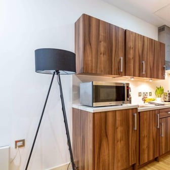 Deluxe Studio with Bath - Image 5