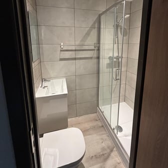 Classic Ensuite - Image 14