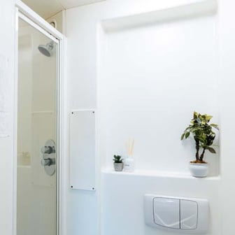Silver En Suite - Image 6