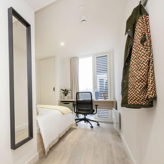 Classic En-Suite - Image 3
