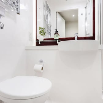 Classic En-Suite - Image 5