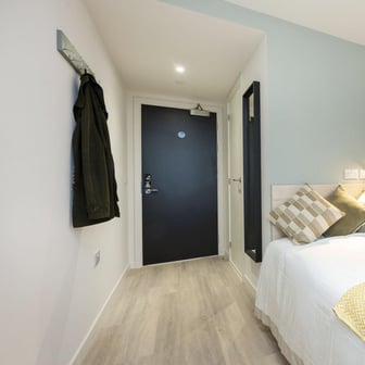 Classic En-Suite - Image 8
