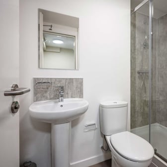 Deluxe Ensuite bathroom