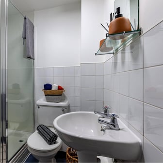 Standard Ensuite - Image 4