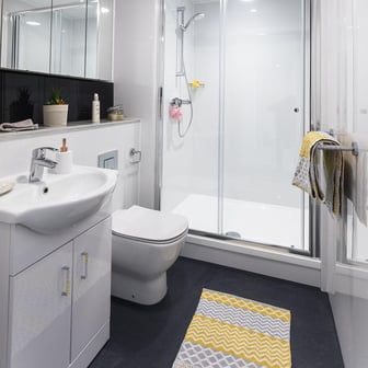 Superior One Bed bathroom