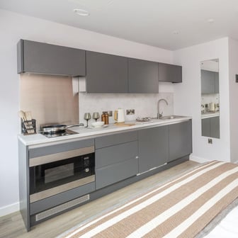 Large Premium Studio - Image 1