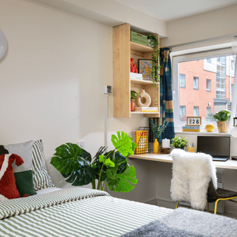 2 Bed Flat - Image 1