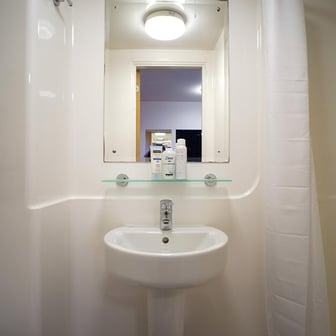 Platinum Studio bathroom