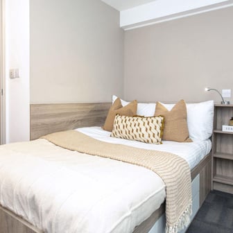 Deluxe Single Ensuite - Image 2