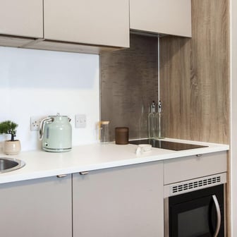 Studio Apartment - Image 5