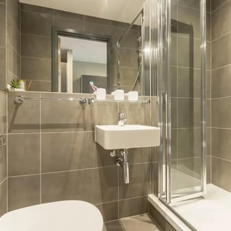 5 Bed Cluster Bathroom