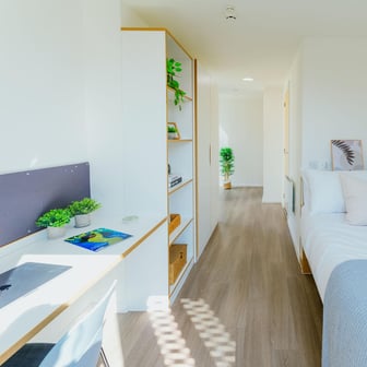 Silver En Suite - Image 1