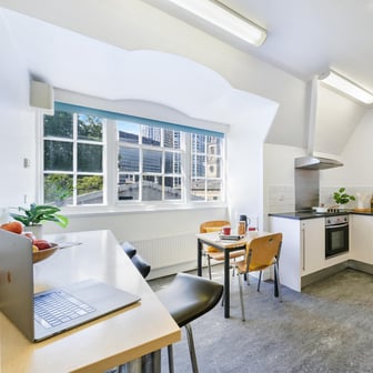Silver Ensuite (High Fl) - Image 8