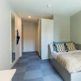 Gold Ensuite - Image 8