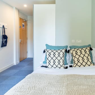 Gold Ensuite - Image 9