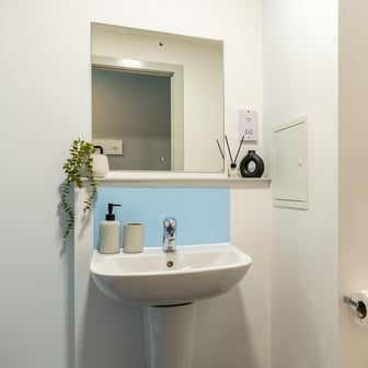 Silver Ensuite - Image 18