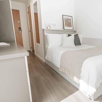 Silver En Suite - Image 1