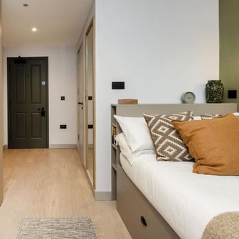 6 Bed Classic Ensuite - Image 5