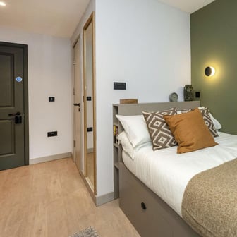 6 Bed Classic Ensuite - Image 1