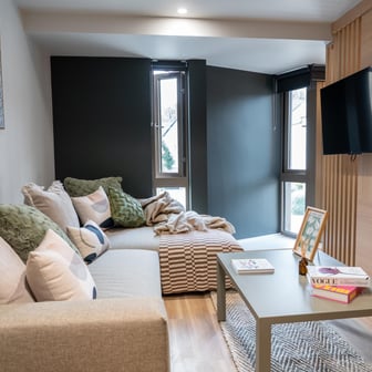 Premium Ensuite, Top Floor - Image 6