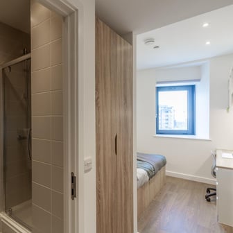5 Bed Premium Ensuite - Image 4
