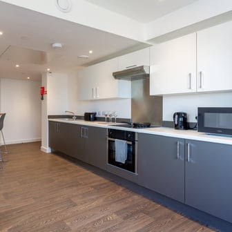 6 Bed Premium Ensuite - Image 8