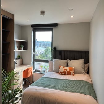 Modern Standard Ensuite - Image 2