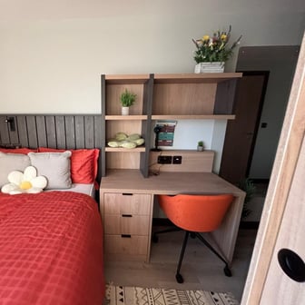 Modern Standard Ensuite - Image 4