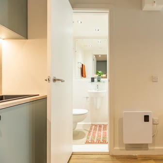 Silver Townhouse - Image 5