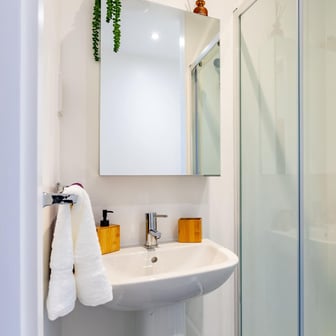 Premium Townhouse Ensuite - Image 4