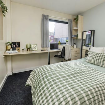 Classic 4 Bed Ensuite - Image 2