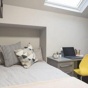 Loft Ensuite - Image 1