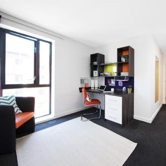Gold En Suite - Image 3